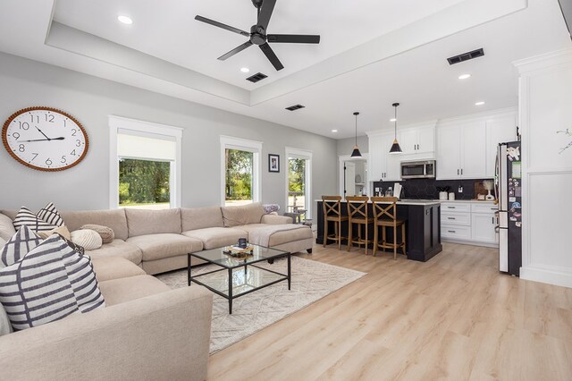 190 Whitehead Dr, Diboll, TX 75941 - living area featuring ceiling fan, light wood-type flooring, recessed lighting, and a tray ceiling
