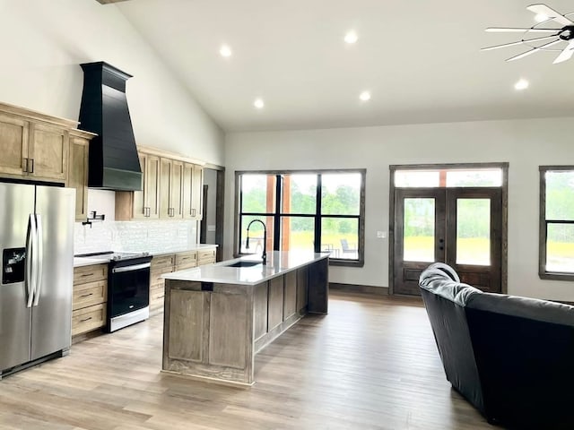 kitchen with a sink, custom exhaust hood, a ceiling fan, stainless steel fridge with ice dispenser, and electric stove