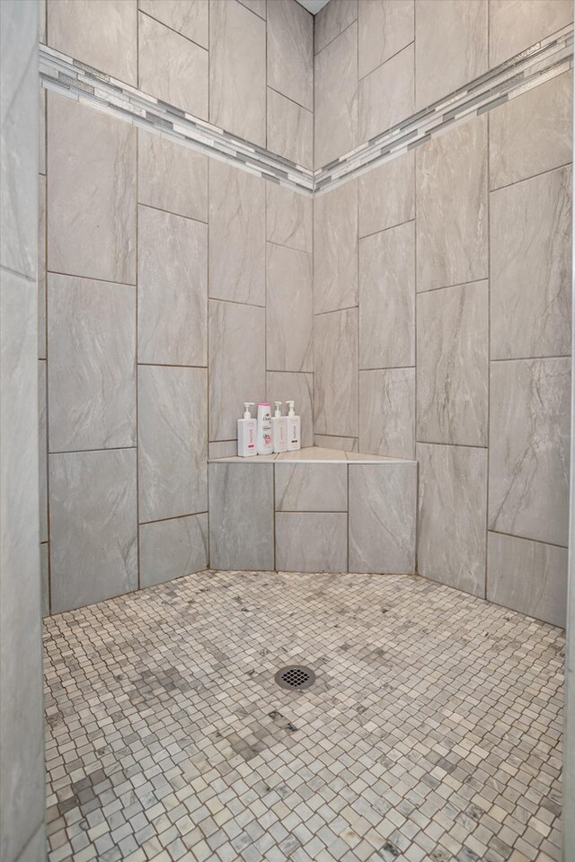 1755 Cc Rd, Diboll, TX 75941 - full bathroom featuring a tile shower