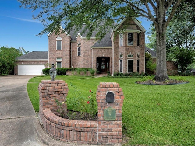 view of front of house featuring a front lawn and a garage