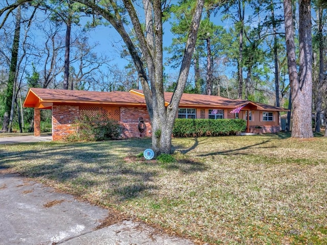 ranch-style home featuring a front yard and brick siding