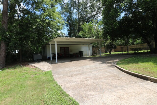 exterior space featuring a front yard