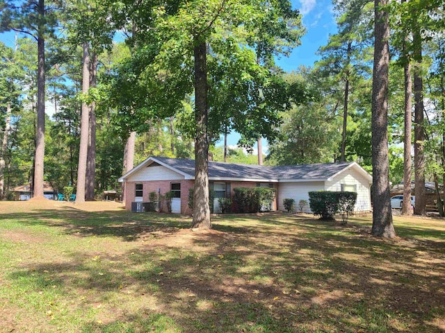 ranch-style house with a front yard