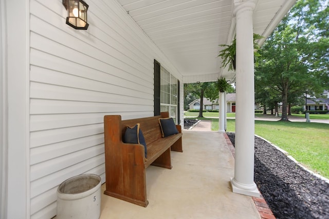 112 Lewellin Pl, Lufkin, TX 75904 - covered porch featuring a yard