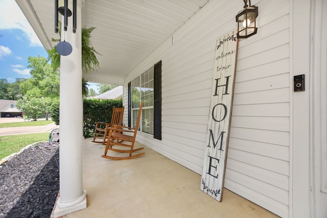 112 Lewellin Pl, Lufkin, TX 75904 - view of covered porch