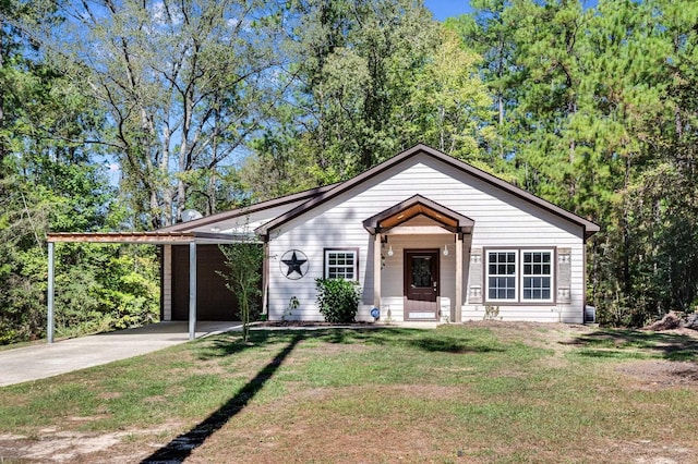 view of front facade featuring a front yard and a carport