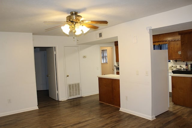 spare room featuring dark wood-style floors, baseboards, and visible vents