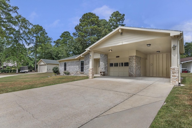 view of front of house featuring a front lawn, a garage, and a carport