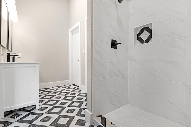 bathroom featuring sink and tiled shower