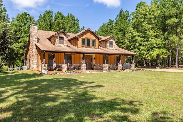 view of front of house with a front lawn and covered porch