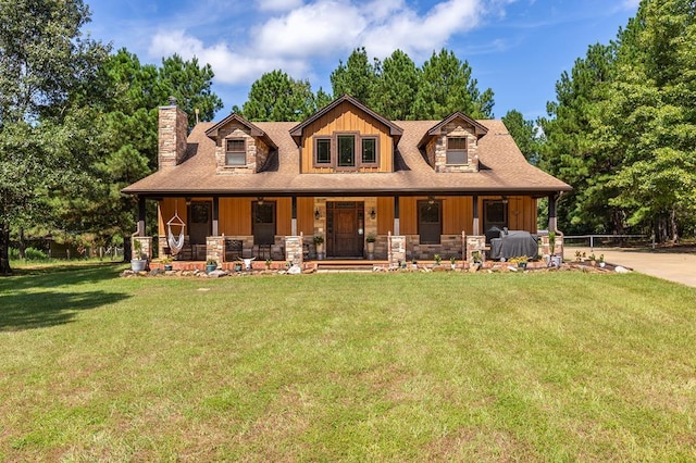 view of front of house featuring covered porch and a front lawn