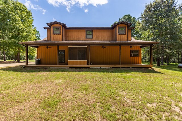 back of house featuring a lawn, ceiling fan, and a porch