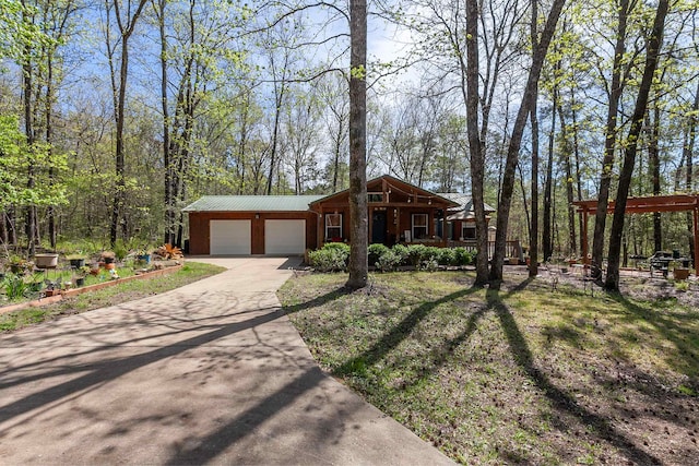 view of front of house featuring a front lawn, covered porch, and a garage