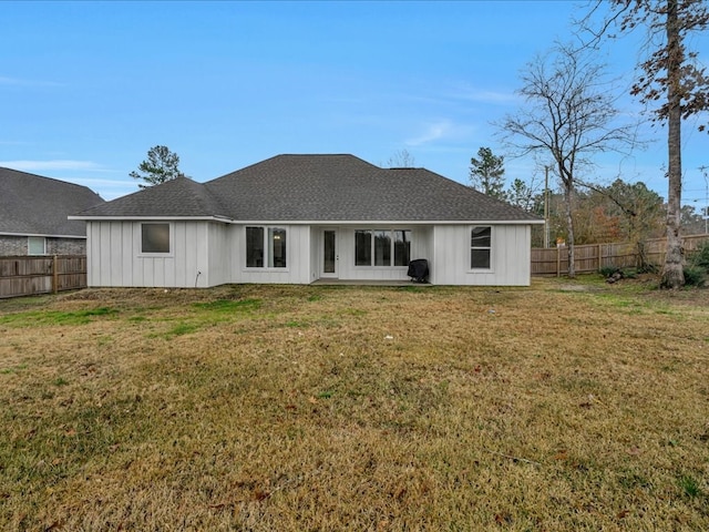 back of house featuring a lawn