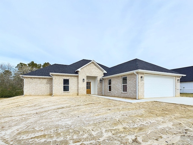 view of front facade featuring a garage