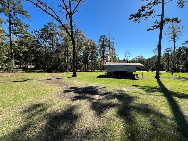 view of yard featuring a carport