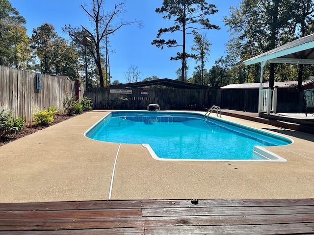 view of swimming pool featuring a patio