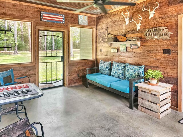 sunroom / solarium featuring ceiling fan