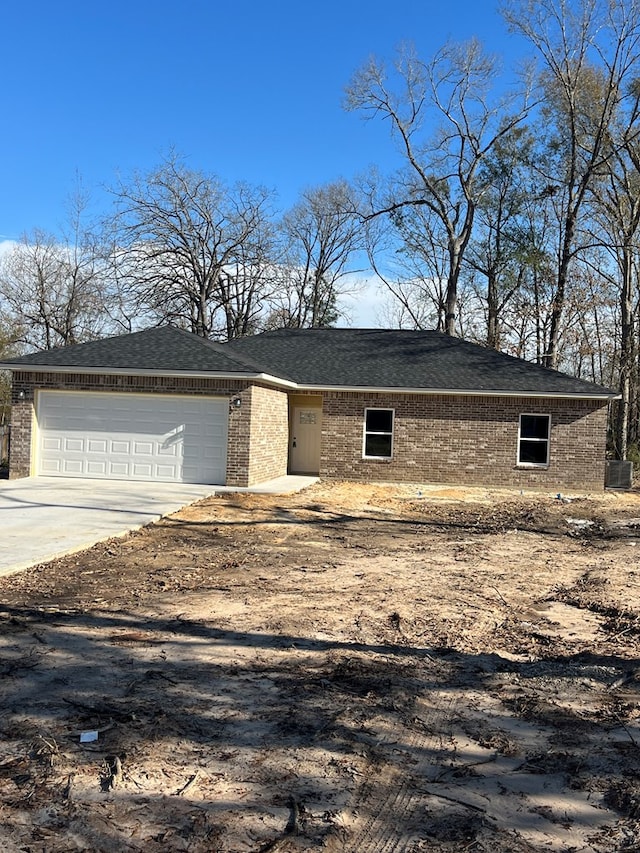 view of front facade featuring a garage