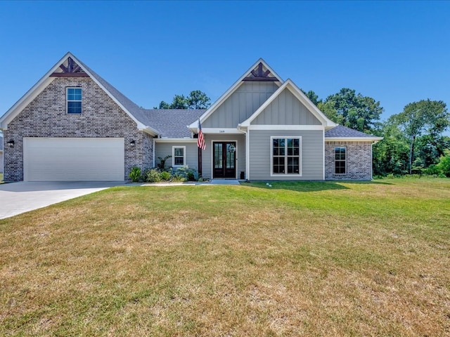 craftsman-style house with a front yard