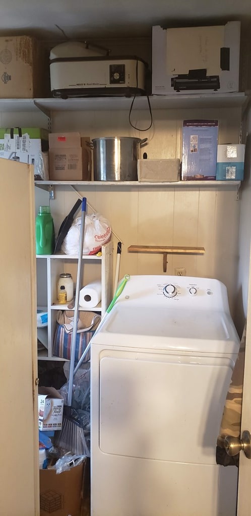 laundry room featuring washer / clothes dryer