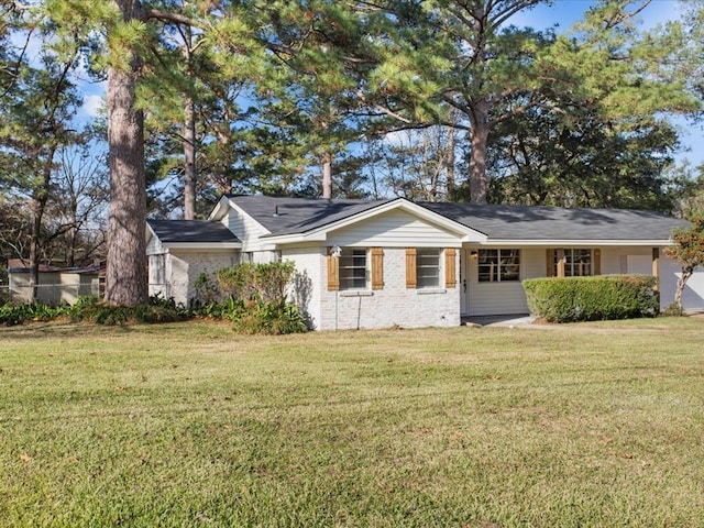 single story home featuring a front yard