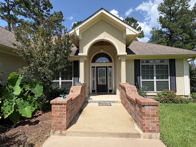 300 Deer Trace Blvd, Diboll, TX 75941 - entrance to property with stucco siding, roof with shingles, and a porch