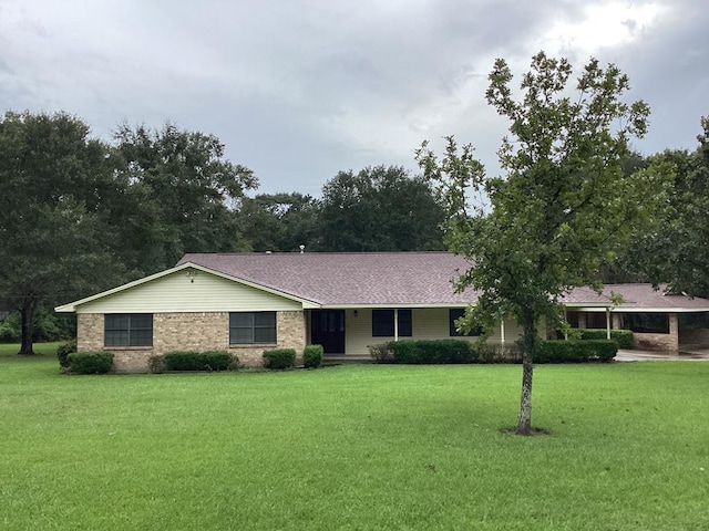 ranch-style home with a front yard