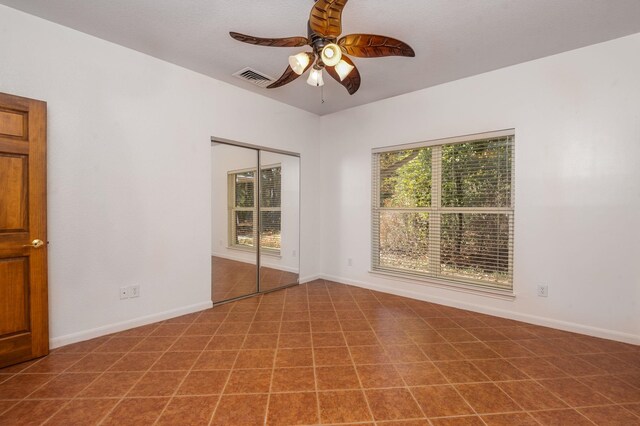 empty room with ceiling fan