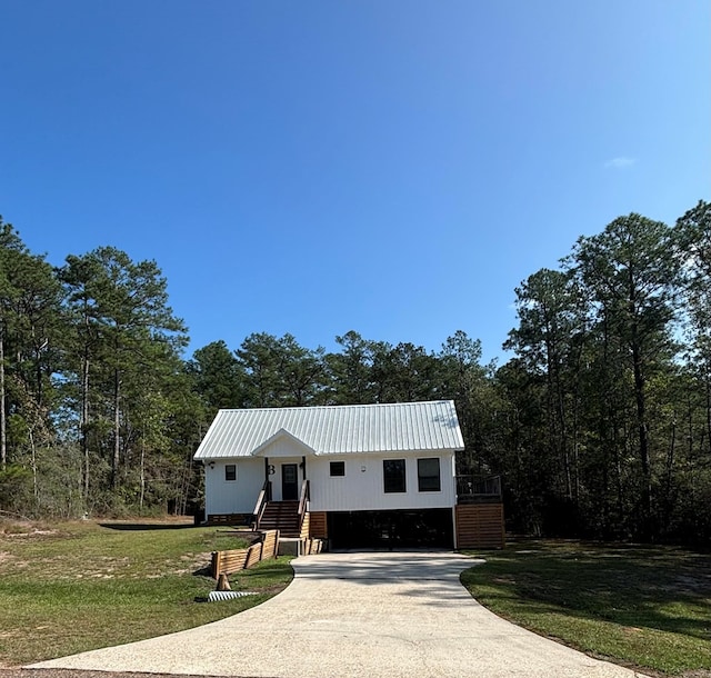 view of front of house with a front lawn and a carport