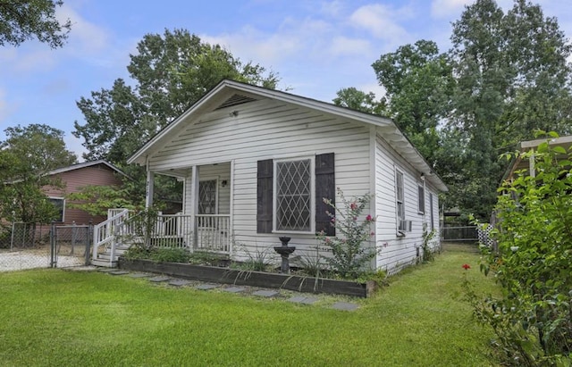 210 Forest Park Blvd, Lufkin, TX 75904 - view of front of property featuring a porch and a gate