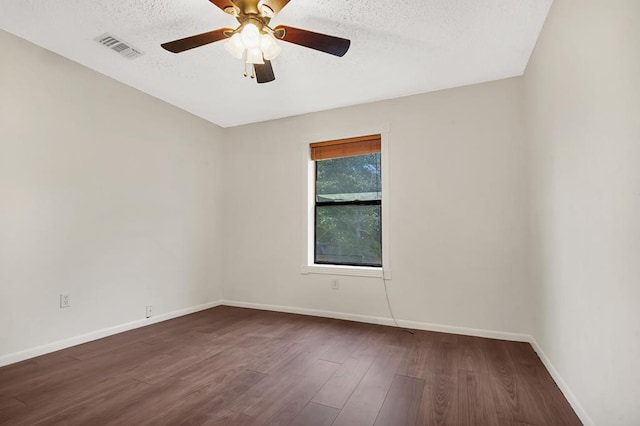 unfurnished room with dark wood-type flooring, ceiling fan, and a textured ceiling