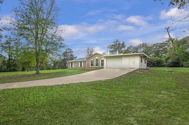 view of front facade featuring a garage and a front lawn