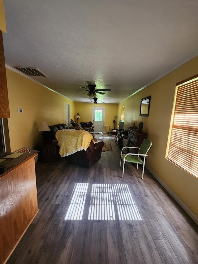 4710 County Road 082, Jasper, TX 75951 - living area with wood finished floors, ceiling fan, and crown molding
