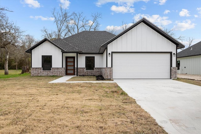 modern farmhouse style home featuring a front lawn and a garage