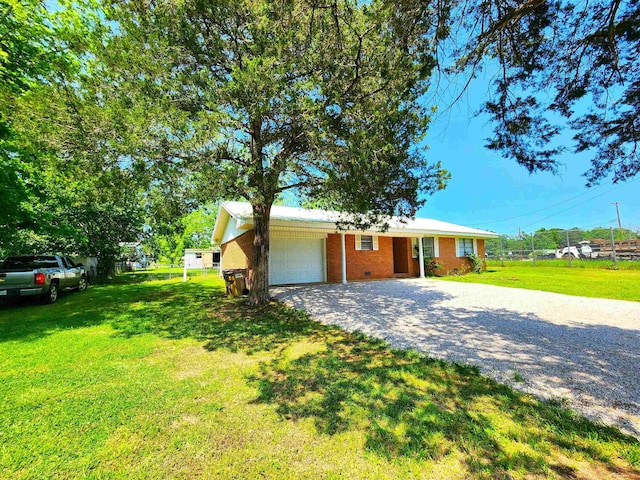 1100 Worth St, Hemphill, TX 75948 - ranch-style home featuring driveway, a garage, and brick siding