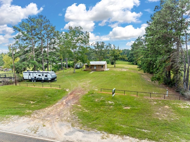 view of yard featuring a rural view