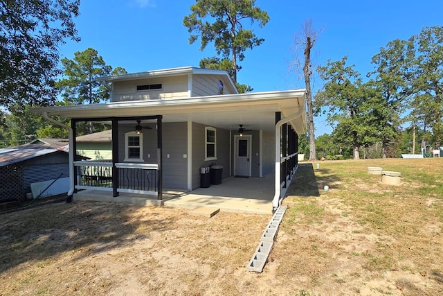 view of front of house featuring ceiling fan