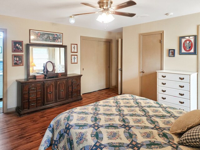 609 Horger St, Newton, TX 75966 - bedroom with wood finished floors and a ceiling fan