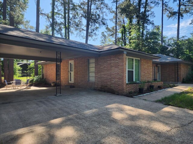 609 Horger St, Newton, TX 75966 - view of front of home featuring a front yard, a carport, and driveway