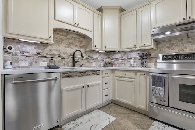 2528 Sam Rayburn Pkwy, Brookeland, TX 75931 - kitchen with stainless steel appliances, under cabinet range hood, cream cabinets, a sink, and light countertops