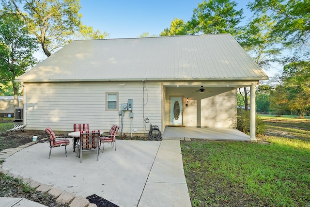 back of property with a patio, ceiling fan, and a lawn