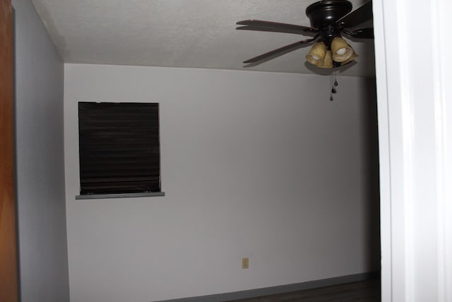 unfurnished room with a textured ceiling and ceiling fan