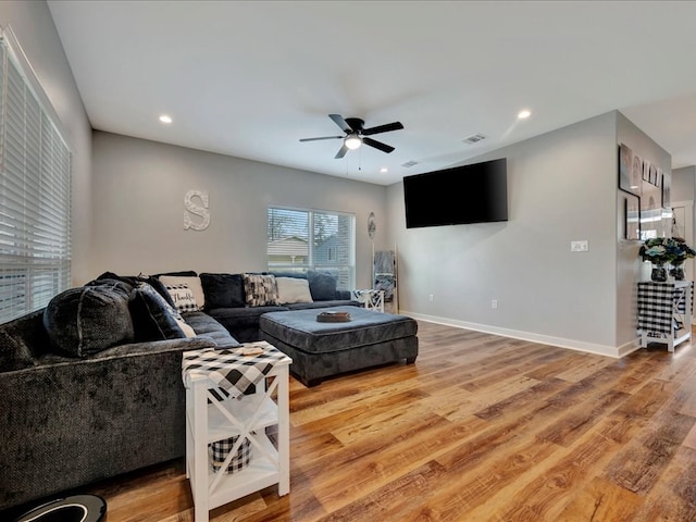 living area with visible vents, baseboards, recessed lighting, wood finished floors, and a ceiling fan