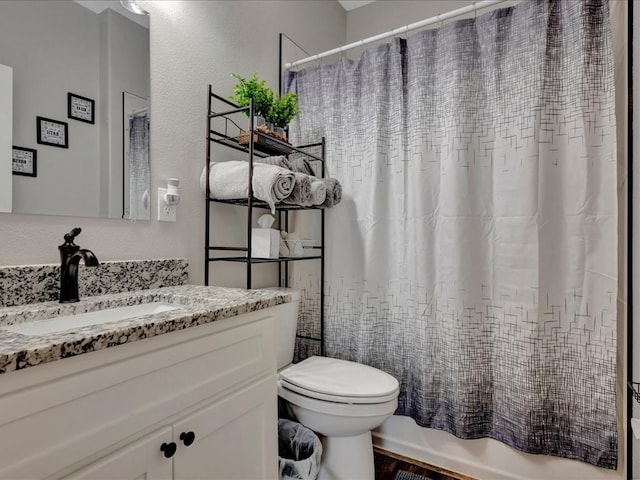 full bath with shower / tub combo, toilet, and vanity