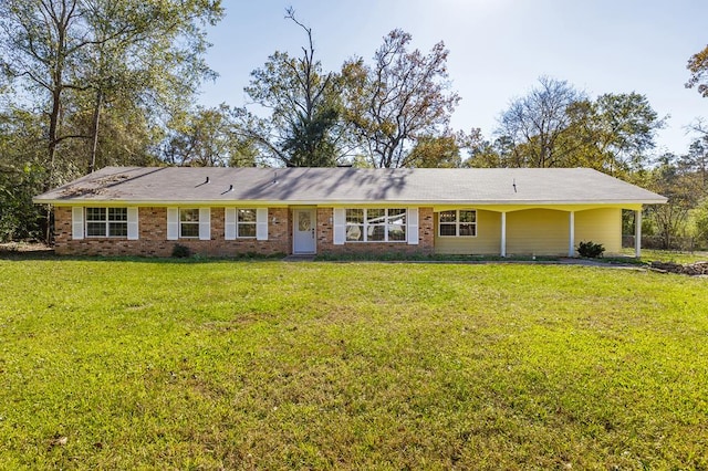 ranch-style home featuring a front lawn