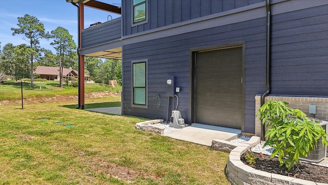 175 Vantage Dr, Brookeland, TX 75931 - doorway to property featuring a yard, board and batten siding, and a balcony