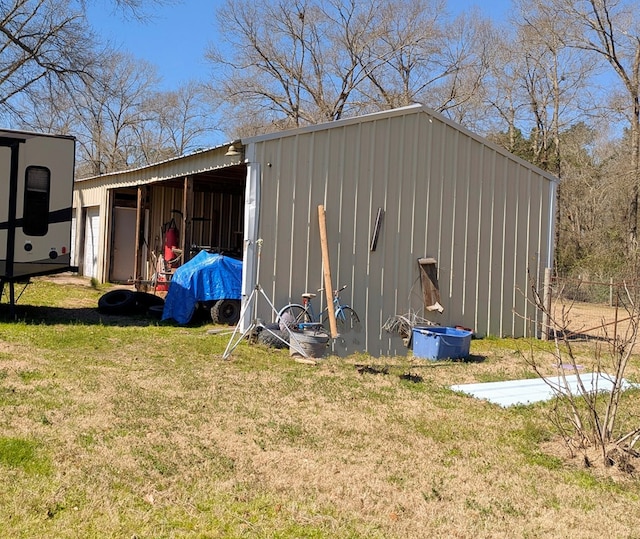 view of pole building with a yard