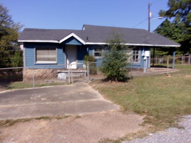 ranch-style house featuring a front yard and a carport