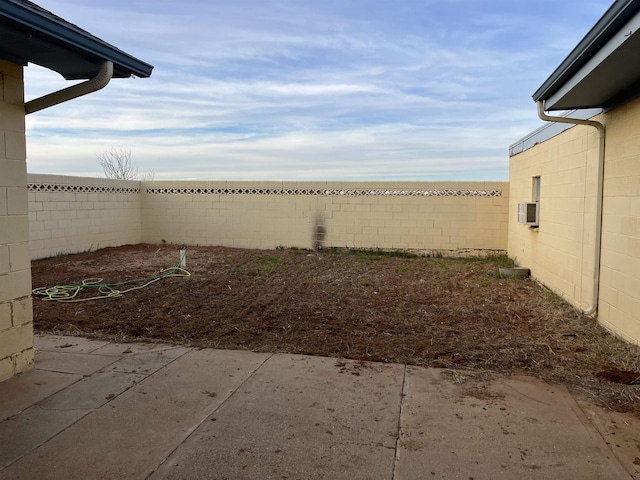 view of yard featuring a patio